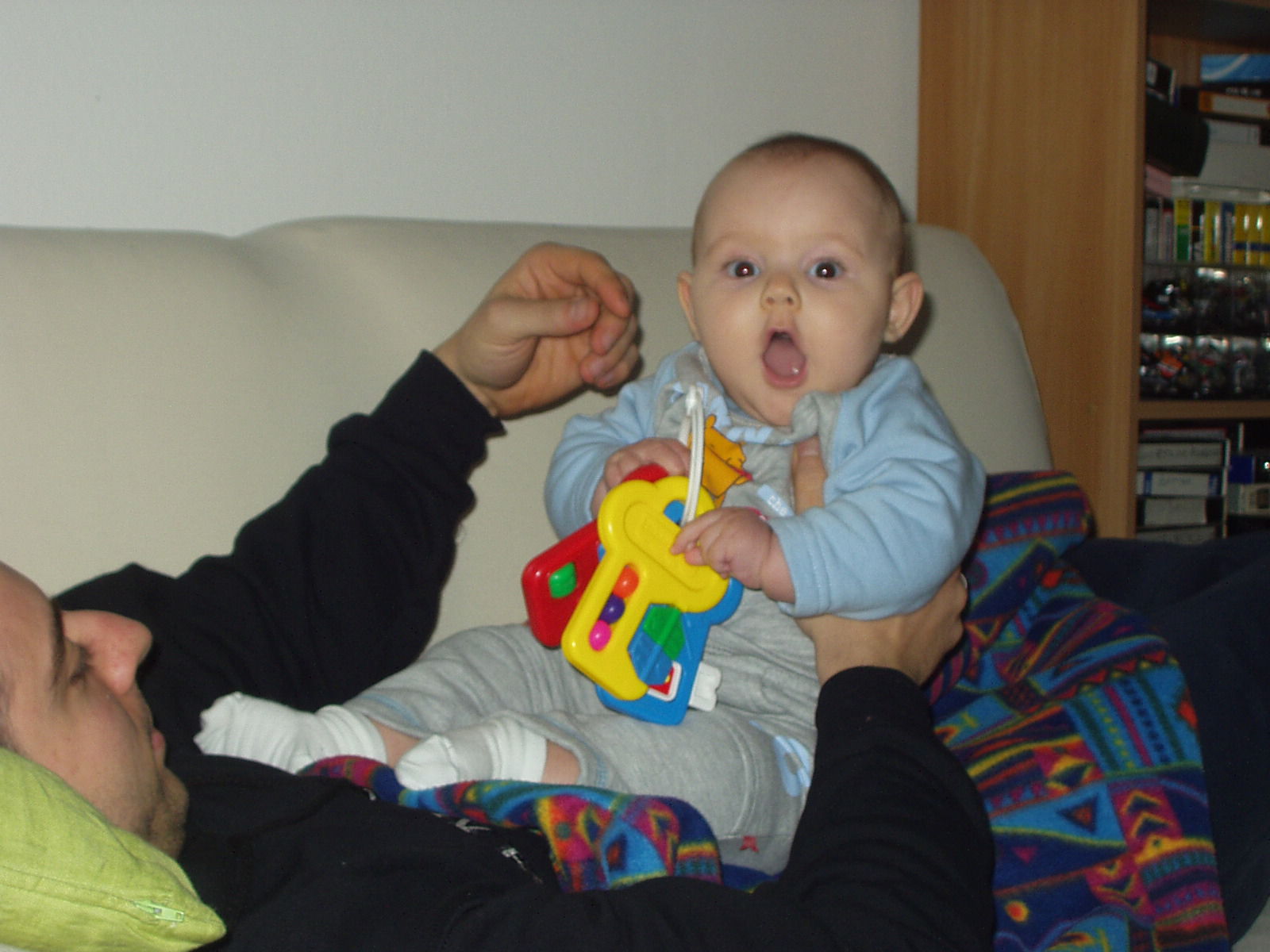 Dentizione dei neonati: cos'è e come si capisce che il neonato sta mettendo  i denti